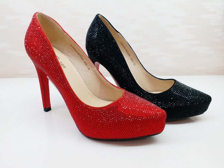 圣恩熙羊皮烫钻时尚高跟鞋