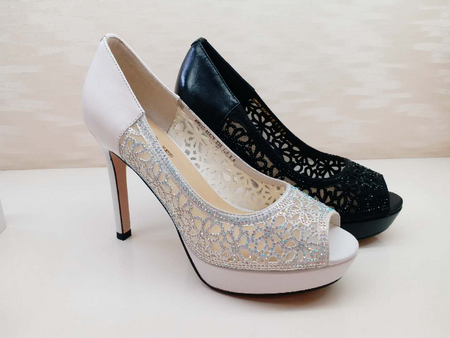 圣恩熙镂空鱼嘴鞋