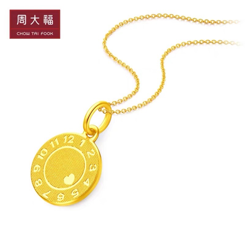 周大福520心动时钟圆牌足金吊坠
